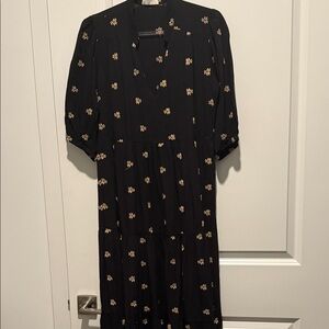 Chic Black and Gold Women's Midi Dress